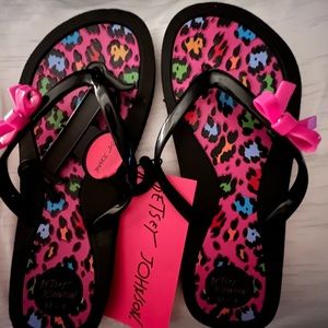 Betsy Johnson flip flops BRAND NEW! Size 7-8